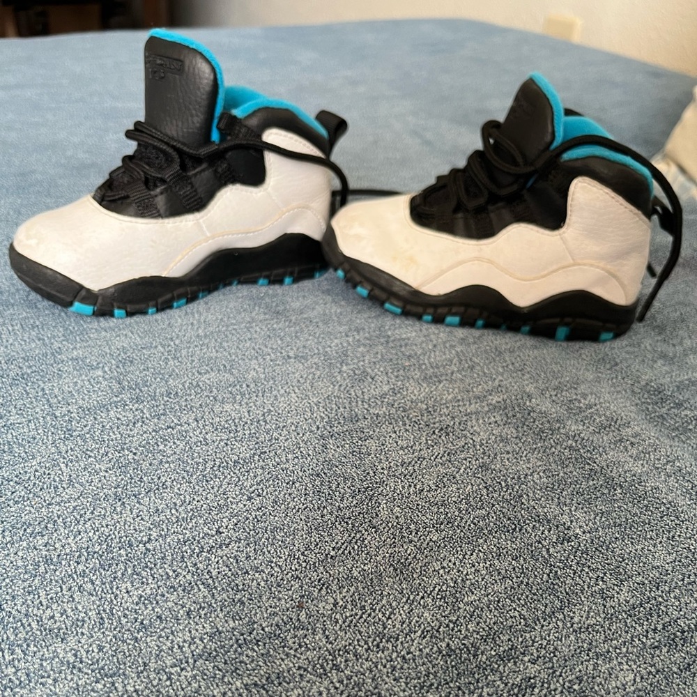 Retro 10s Jordan UNC Blue Colorway